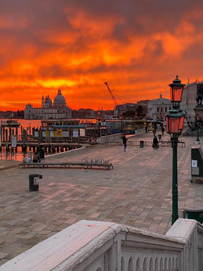 Wow Suite 5 Min From San Marco Venedig Exteriör bild